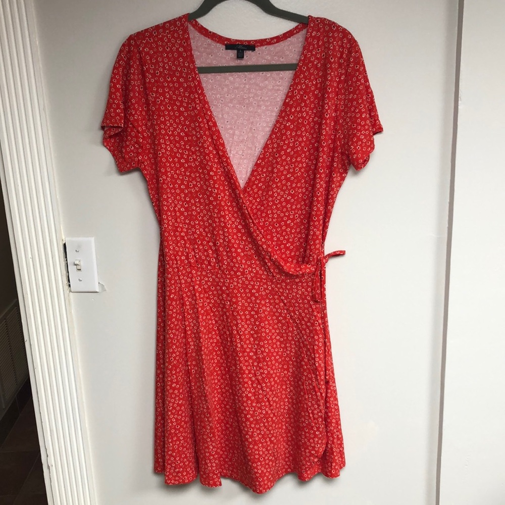 98% viscose/4% elastane wrap dress..